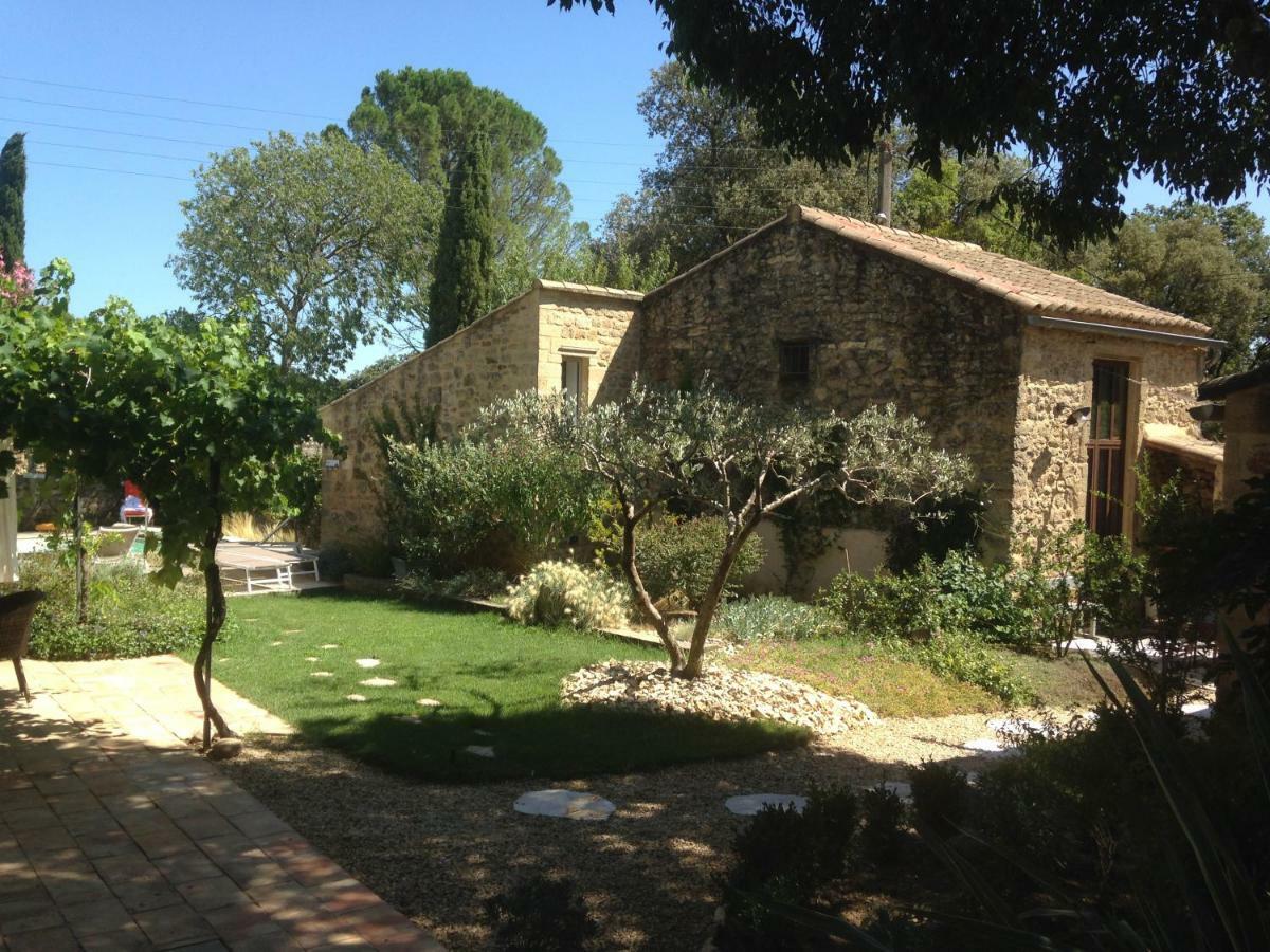 A Gauche Du Pont Hotel Vers Pont du Gard Exterior photo