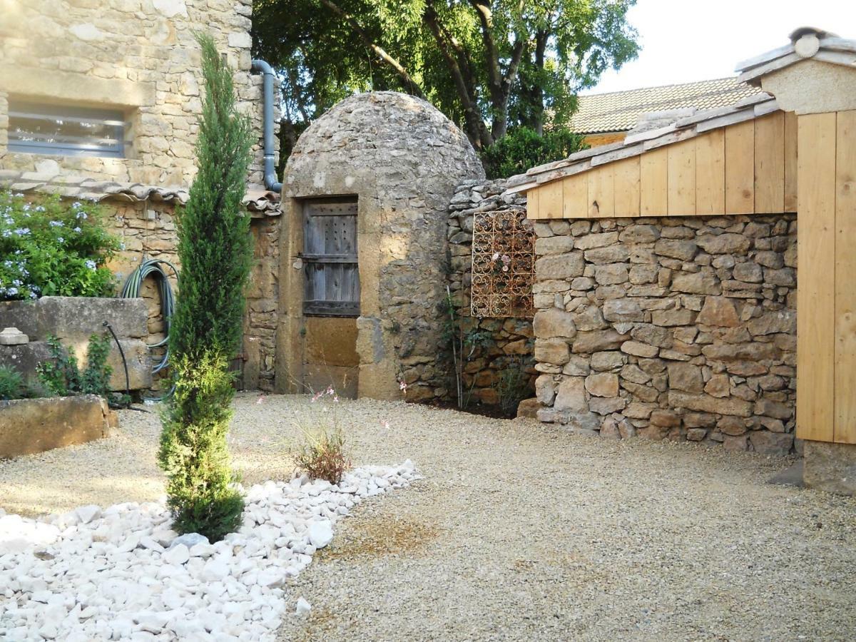 A Gauche Du Pont Hotel Vers Pont du Gard Exterior photo