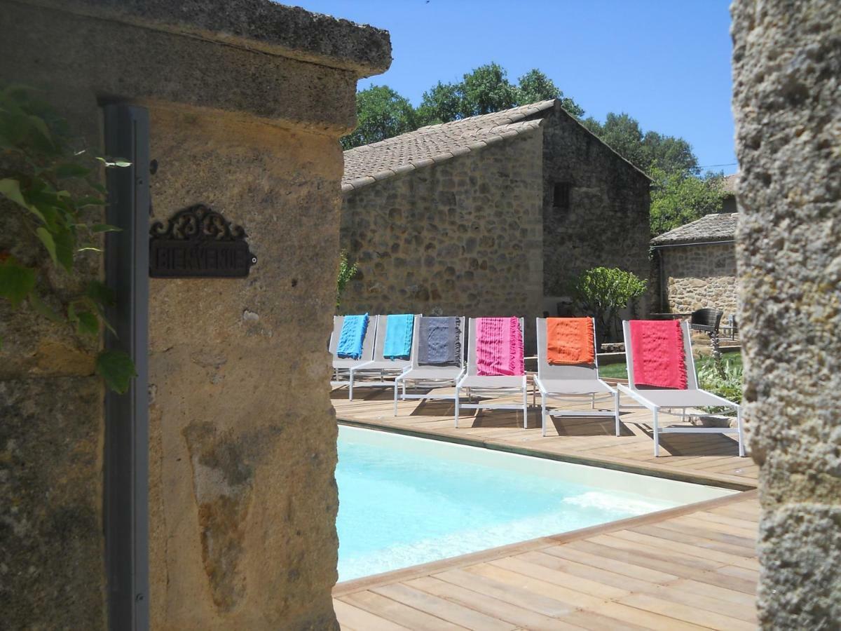 A Gauche Du Pont Hotel Vers Pont du Gard Exterior photo